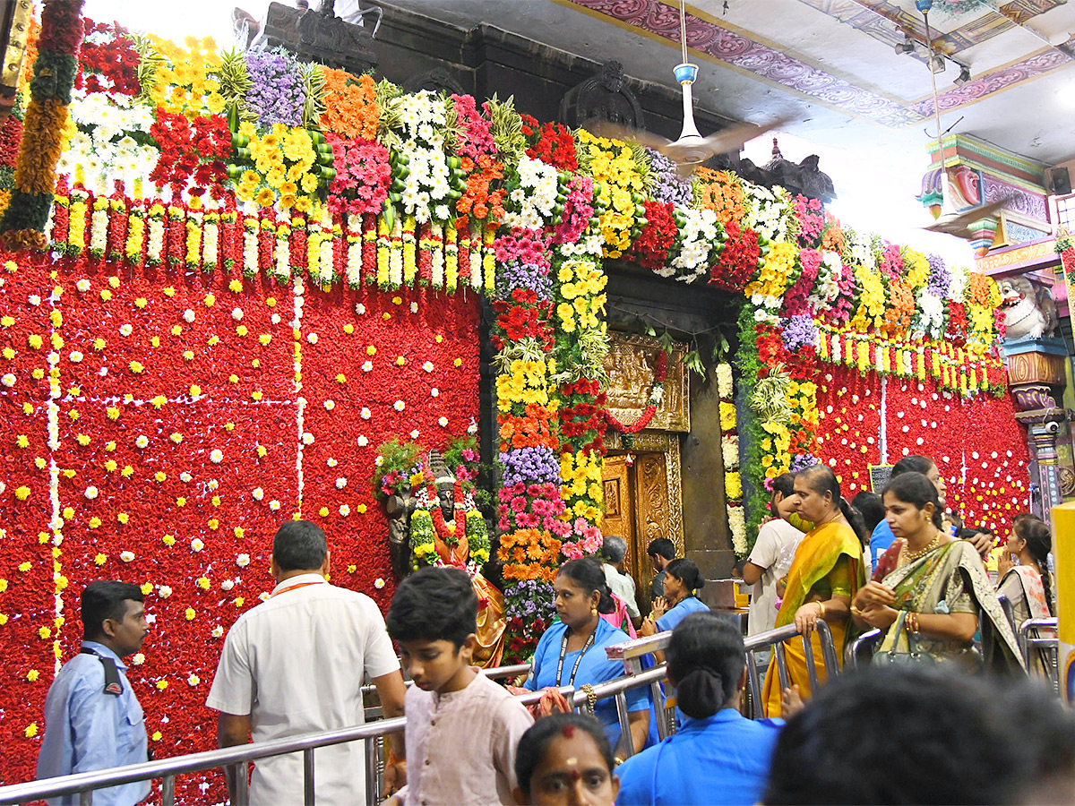 Sravana_20masam_20festivities_20begin_20today_20in_20Vijayawada-4.jpg 3