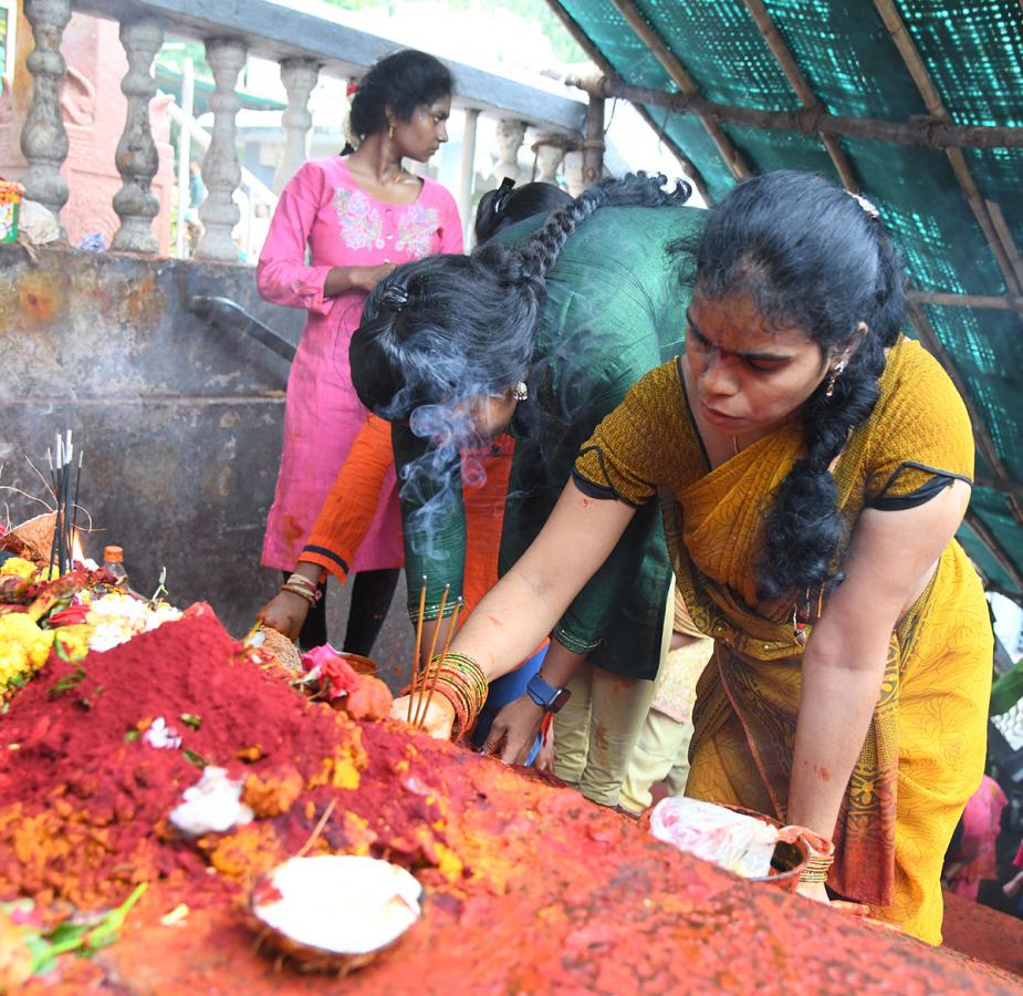 Sravana_20masam_20festivities_20begin_20today_20in_20Vijayawada-5.jpg 4