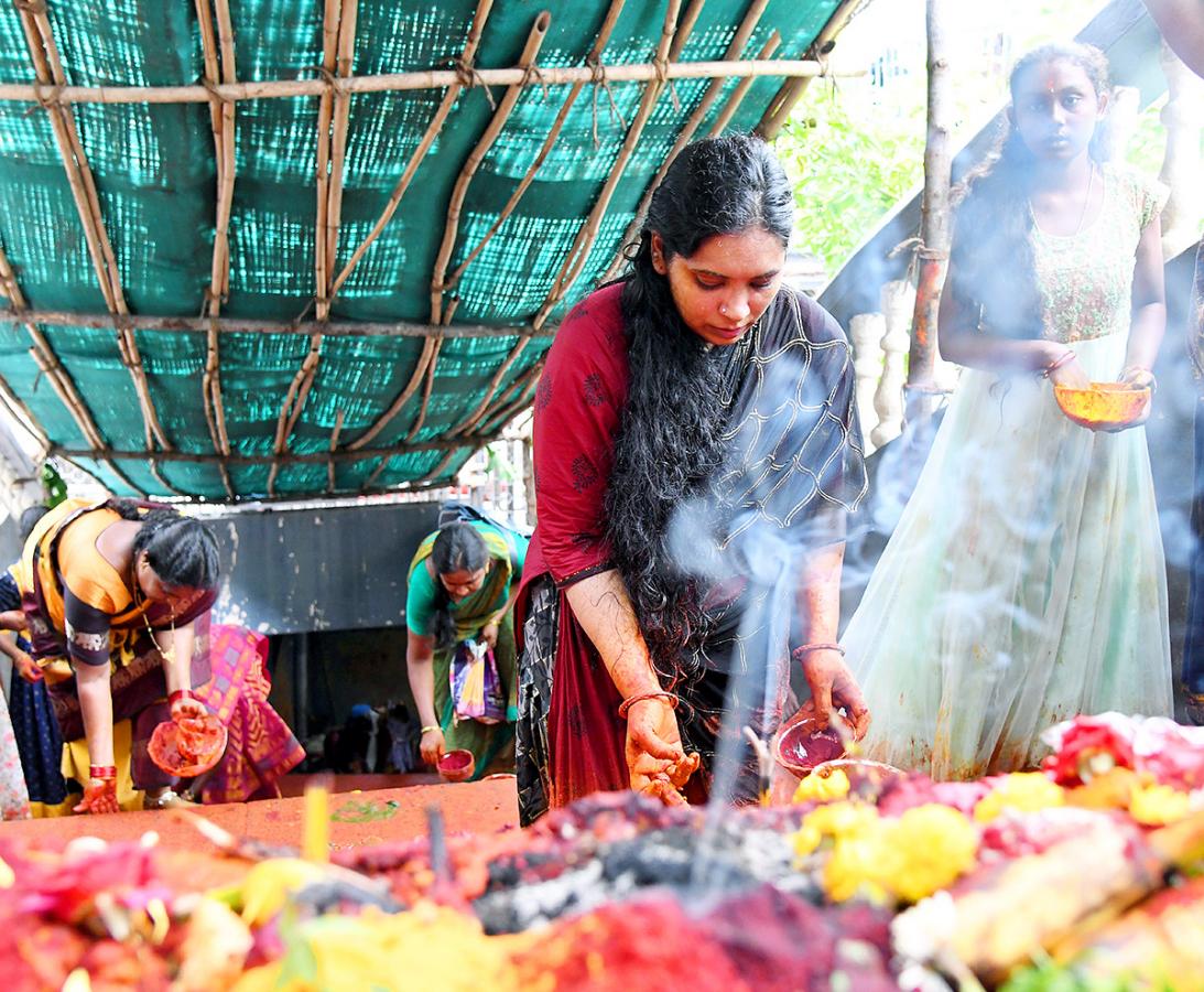 Sravana_20masam_20festivities_20begin_20today_20in_20Vijayawada-6.jpg 5