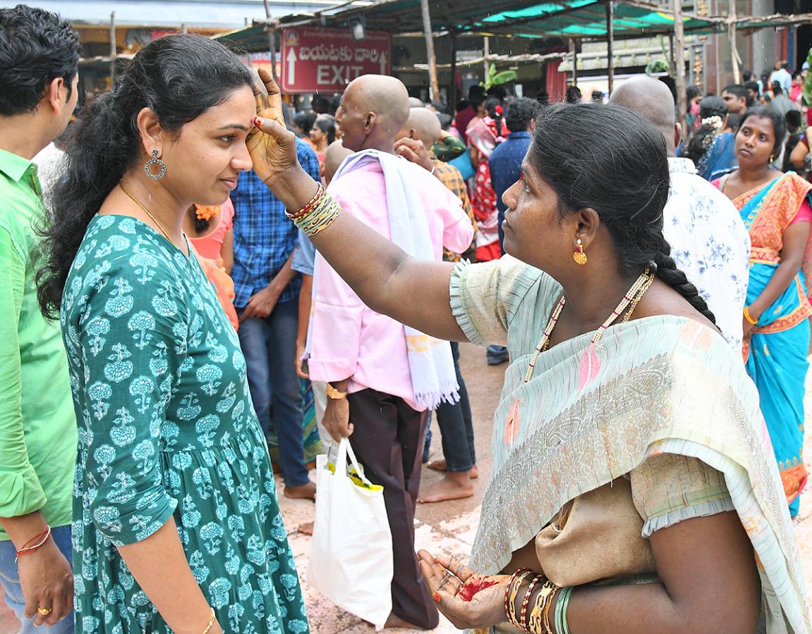 Sravana_20masam_20festivities_20begin_20today_20in_20Vijayawada-7.jpg 6