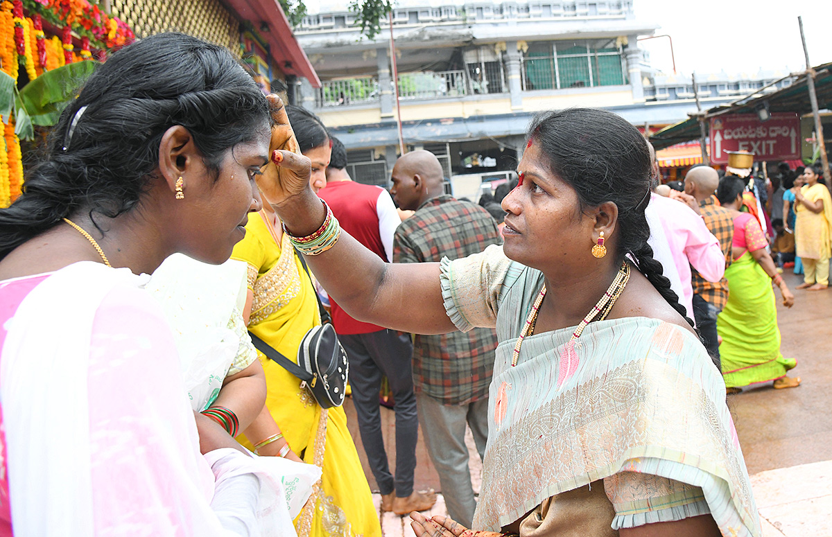 Sravana_20masam_20festivities_20begin_20today_20in_20Vijayawada-8.jpg 7