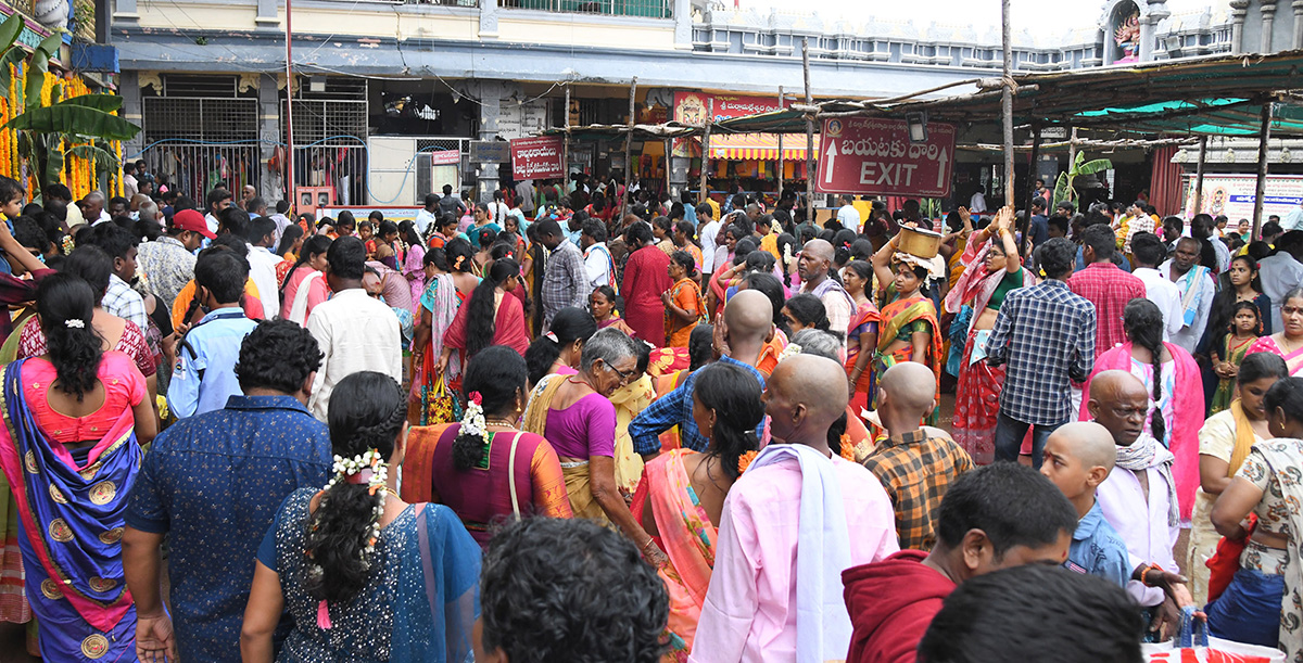 Sravana_20masam_20festivities_20begin_20today_20in_20Vijayawada-9.jpg 8