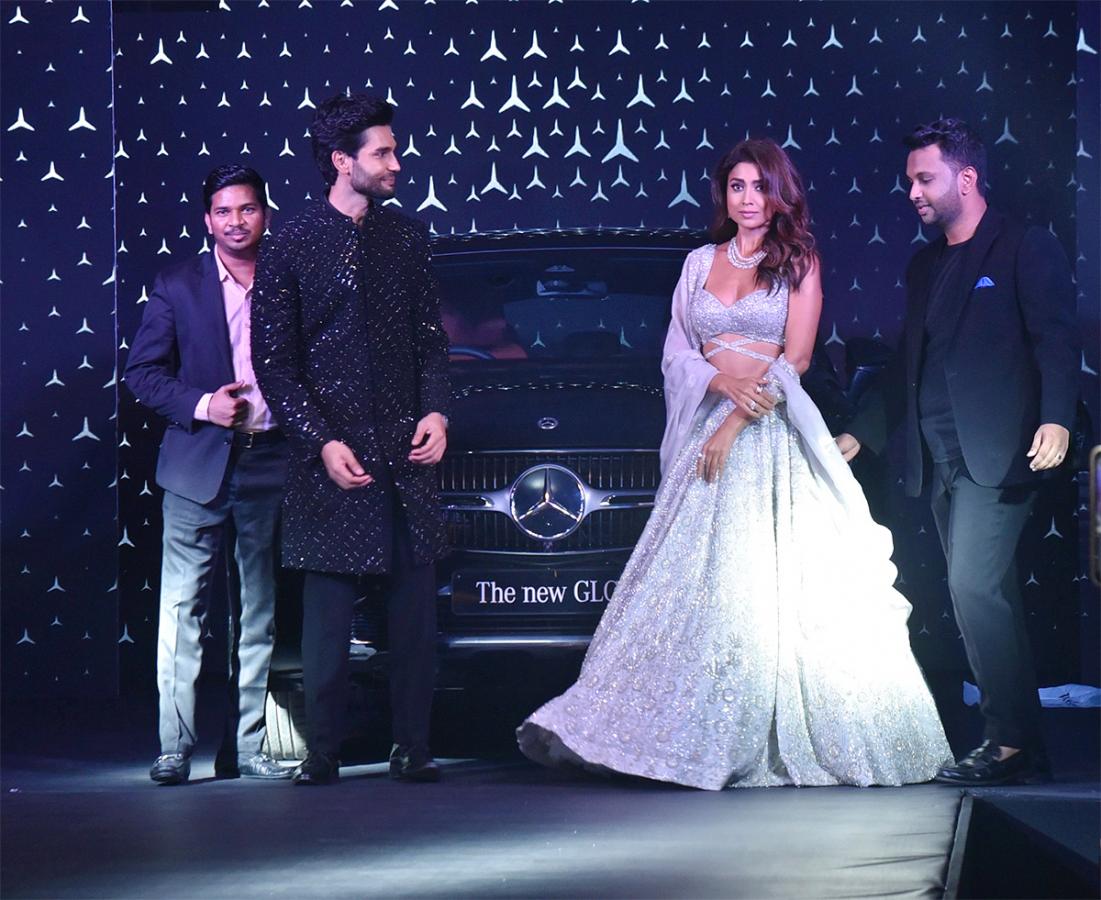 shriya_20saran_20launch_20Mercedes_20Benz_20car_20hyderabad-3.jpg 3