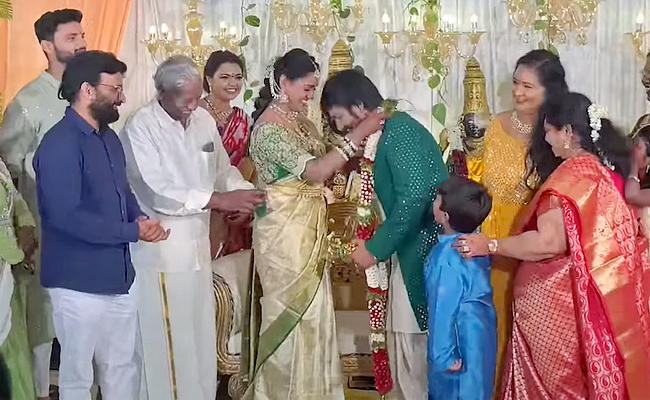 Bigg_20Boss_20Keerthi_20And_20Karthik_20Engagement_20Photos_2.jpg 3