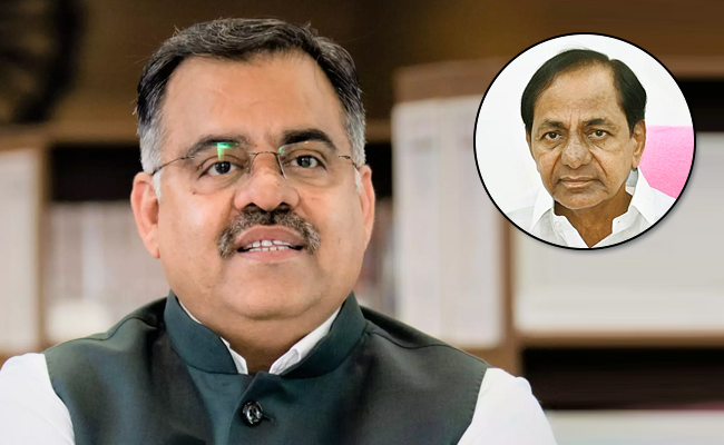 Tarun-Chugh-fires-on-kcr.jpg