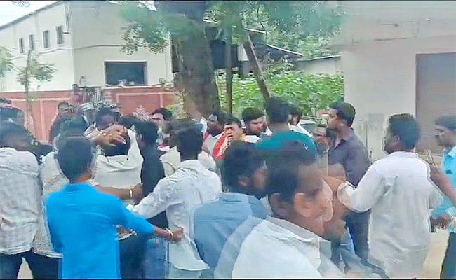 BJP-Protest-Tenaion-At-Warangal.jpg