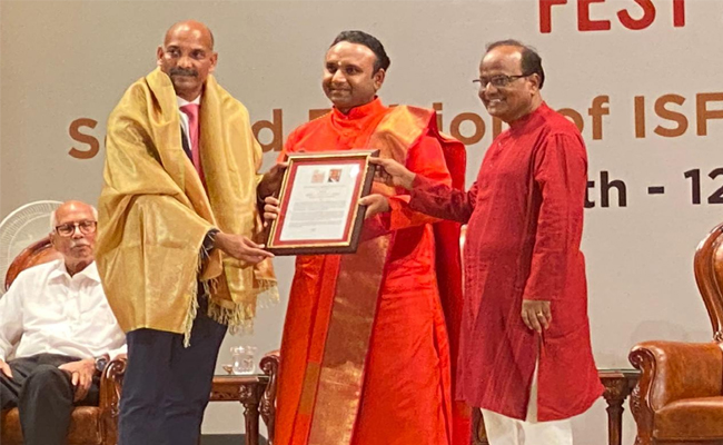 atluri-got-lifetime-achievement-award.jpg
