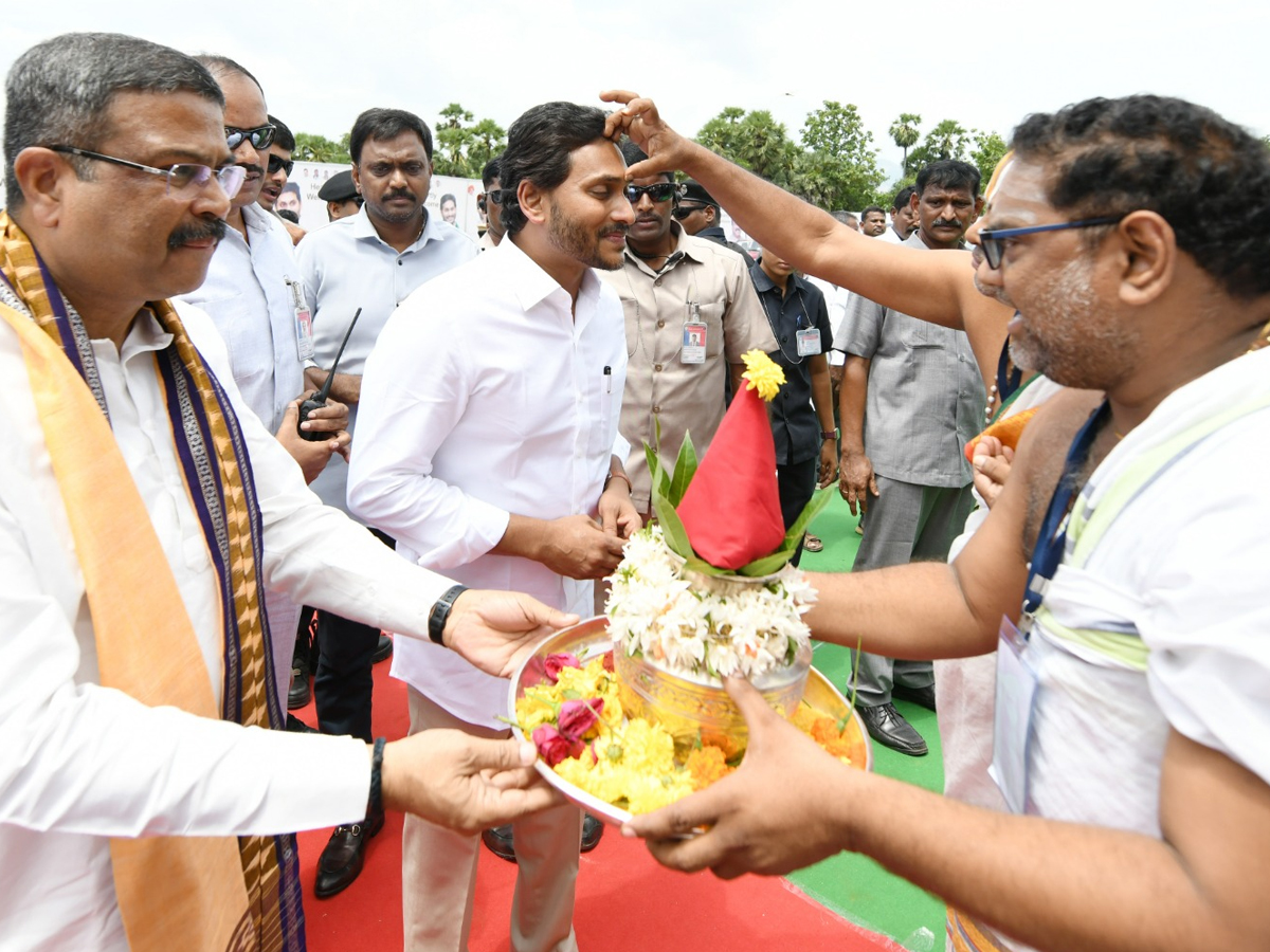 jagan_7.jpg 8