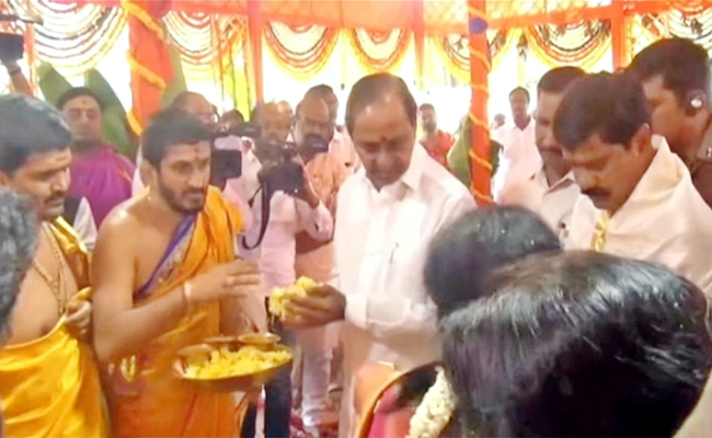 kcr-pooja.jpg