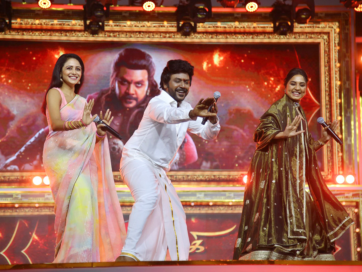 Chandramukhi_202_20Pre_20Release_20Event_20PHotos_16.jpg 17