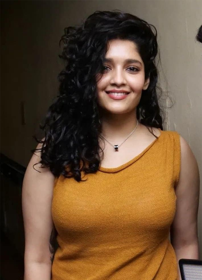 ritika_20singh_20latest_20photos-16.jpg 15