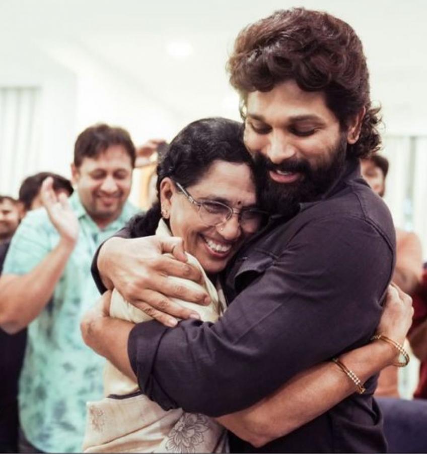 Cine_20Persons_20Congratulates_20National_20Award_20Winner_20Allu_20Arjun_20Photos-19.jpg 18
