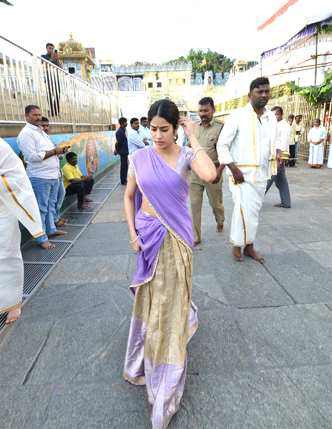 Actress_20Janhvi_20Kapoor_20Visits_20Tirumala_20Temple-14.jpg 14