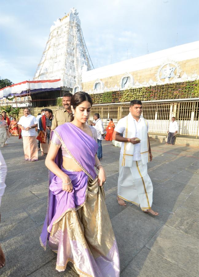Actress_20Janhvi_20Kapoor_20Visits_20Tirumala_20Temple-16.jpg 16