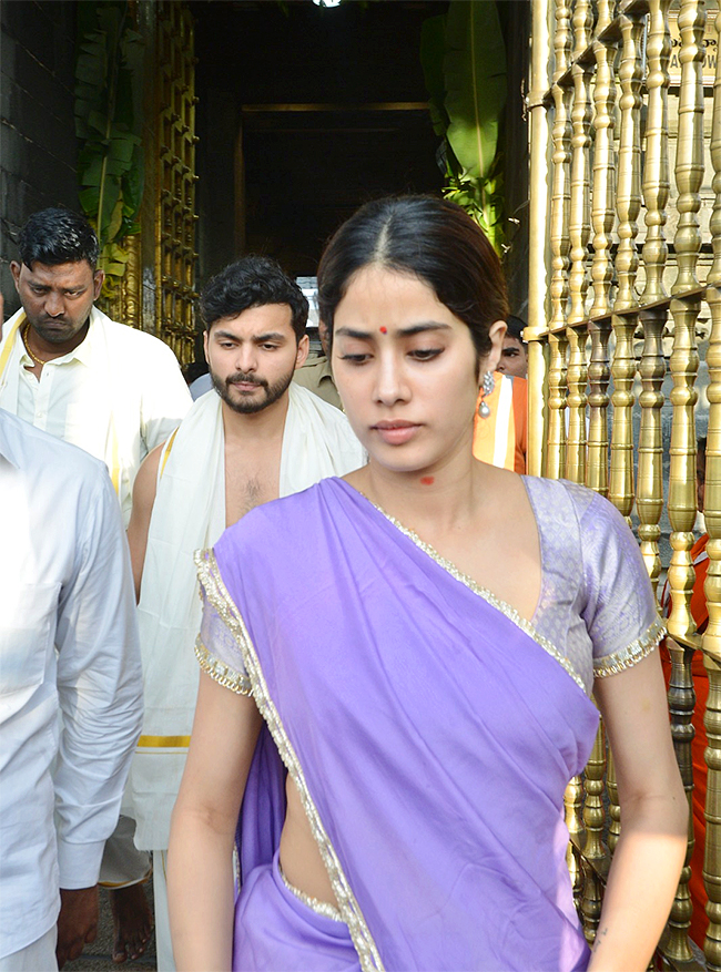 Actress_20Janhvi_20Kapoor_20Visits_20Tirumala_20Temple-18.jpg 18