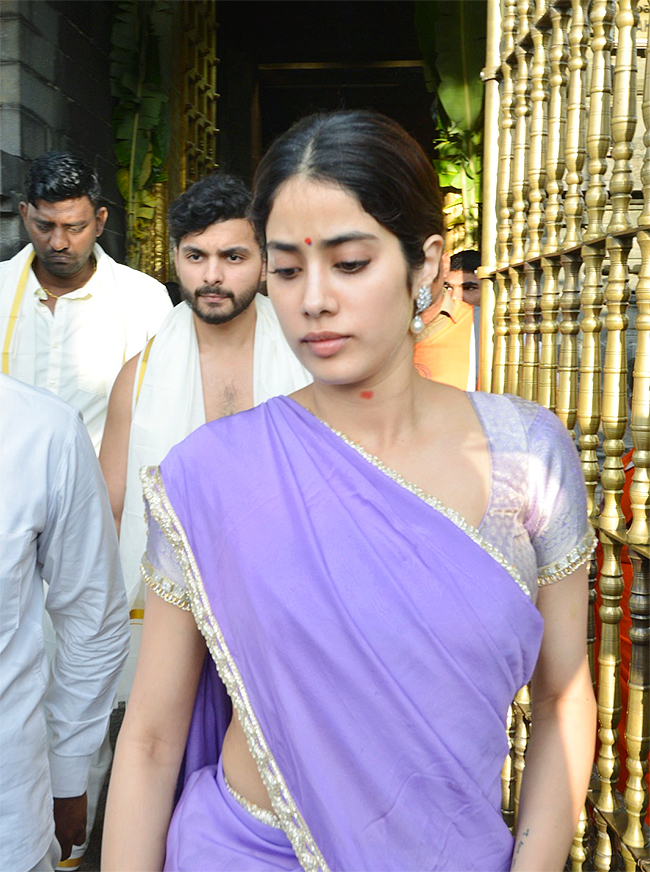 Actress_20Janhvi_20Kapoor_20Visits_20Tirumala_20Temple-20.jpg 20