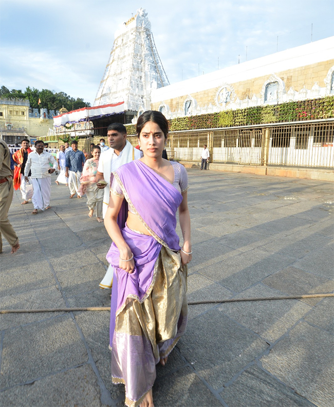 Actress_20Janhvi_20Kapoor_20Visits_20Tirumala_20Temple-21.jpg 21