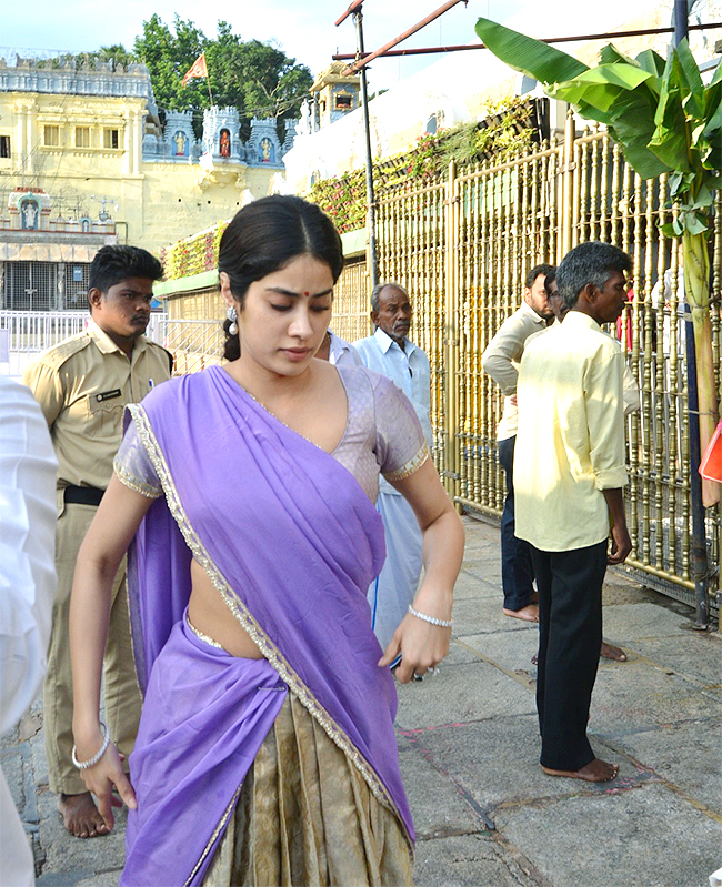 Actress_20Janhvi_20Kapoor_20Visits_20Tirumala_20Temple-22.jpg 22
