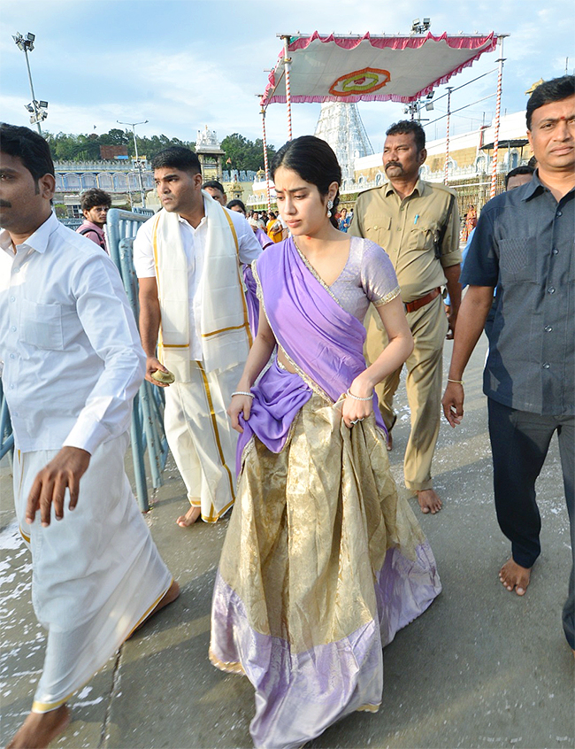 Actress_20Janhvi_20Kapoor_20Visits_20Tirumala_20Temple-23.jpg 23