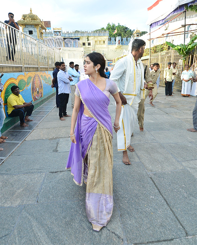 Actress_20Janhvi_20Kapoor_20Visits_20Tirumala_20Temple-25.jpg 25