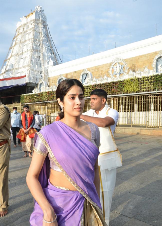 Actress_20Janhvi_20Kapoor_20Visits_20Tirumala_20Temple-5.jpg 5