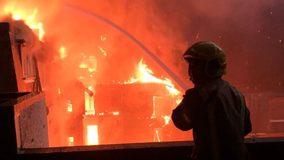 Galaxy-hotel-Mumbai-Fire.jpg