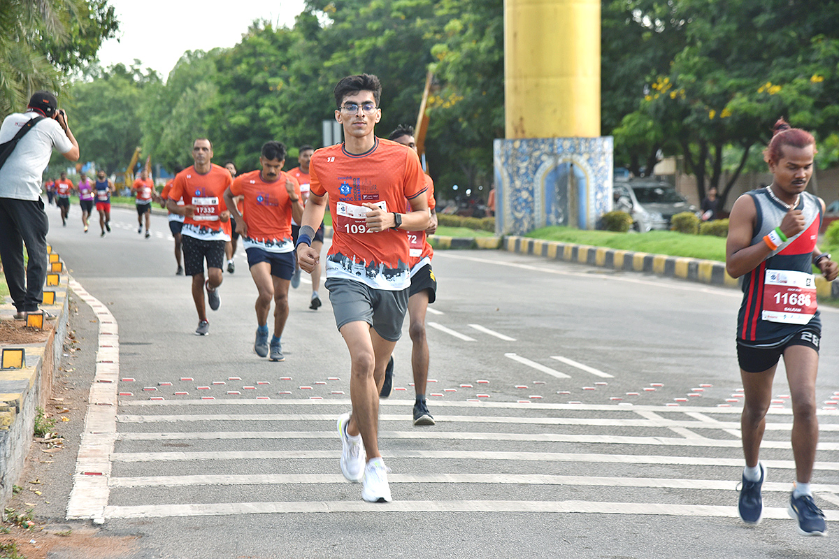 The_20half_20marathon_20ended_20at_20Gachibowli_20Stadium-23.jpg 18