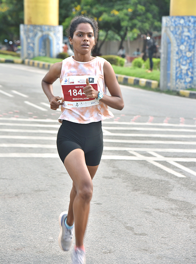 The_20half_20marathon_20ended_20at_20Gachibowli_20Stadium-25.jpg 19