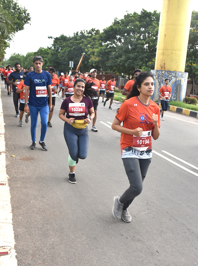 The_20half_20marathon_20ended_20at_20Gachibowli_20Stadium-34.jpg 27