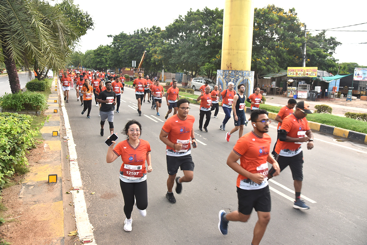 The_20half_20marathon_20ended_20at_20Gachibowli_20Stadium-5.jpg 4