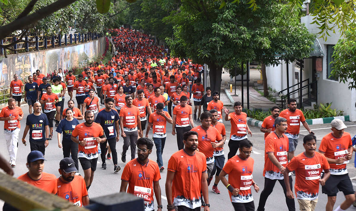 The_20half_20marathon_20ended_20at_20Gachibowli_20Stadium-6.jpg 5