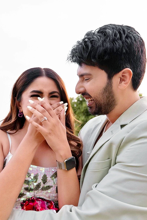 Armaan_20Malik_20Gets_20Engaged_20To_20Longtime_20Girlfriend_20Aashna_20Shroff_20PHotos_11.jpg 4