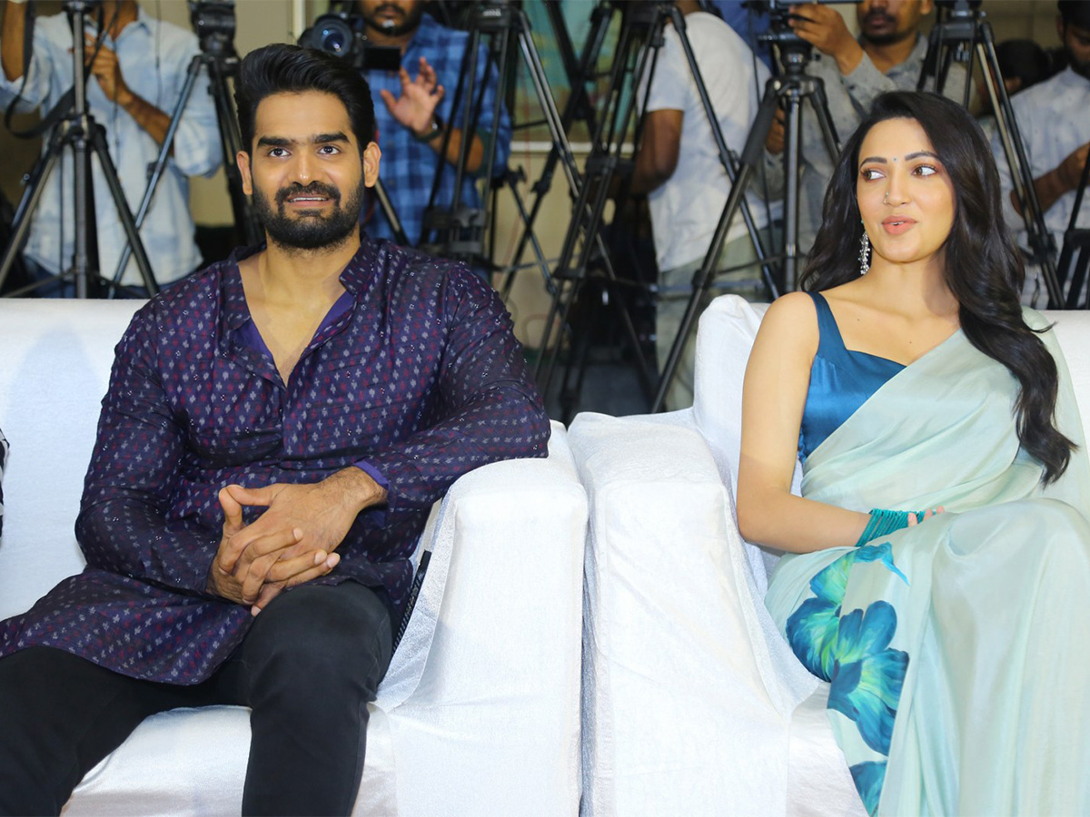 BlockBuster_20Bedurulanka_202012_20Success_20Meet-13.jpg 13
