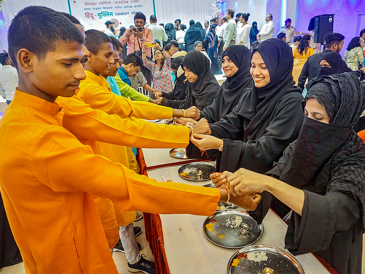 raksha_20bandhan_20celebration_20at_20india-15.jpg 15