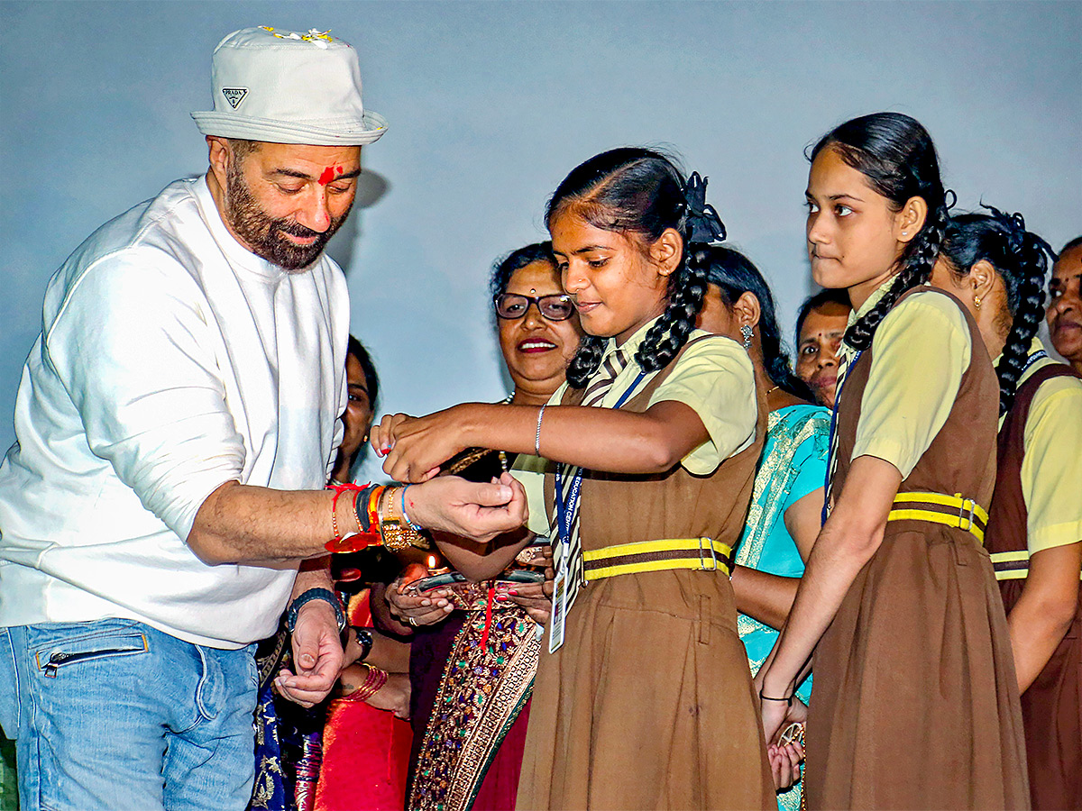 raksha_20bandhan_20celebration_20at_20india-16.jpg 16