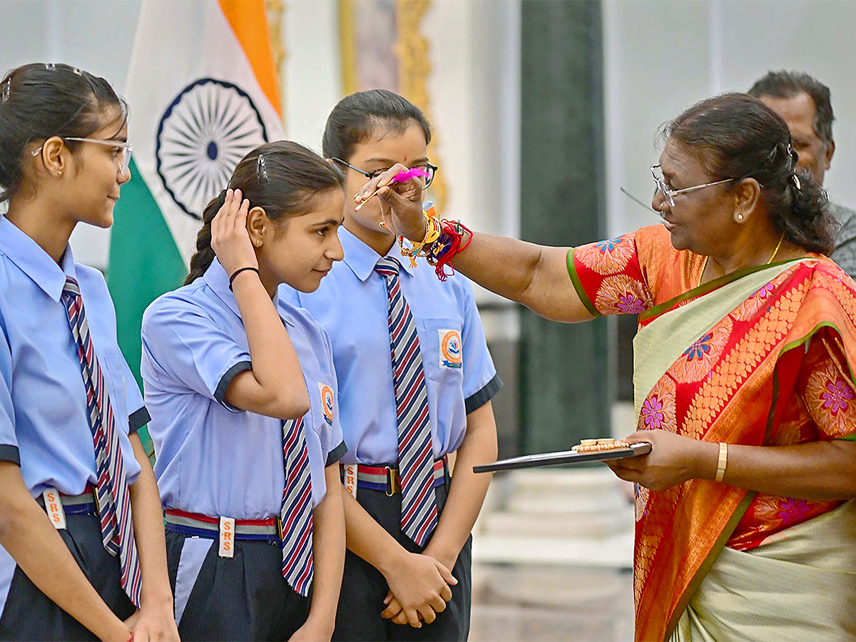 raksha_20bandhan_20celebration_20at_20india-18.jpg 18