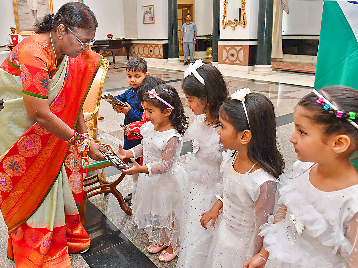 raksha_20bandhan_20celebration_20at_20india-2.jpg 2