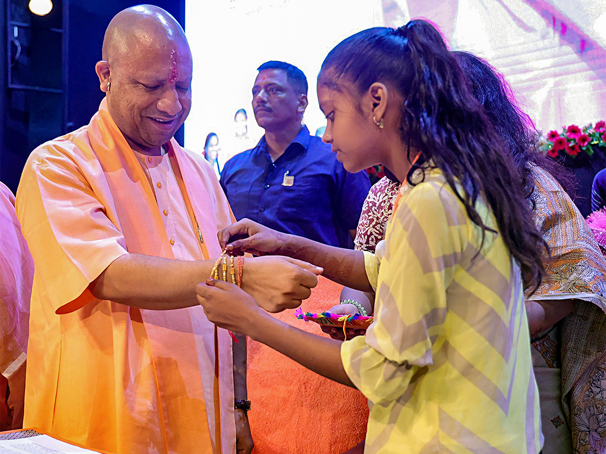 raksha_20bandhan_20celebration_20at_20india-3.jpg 3
