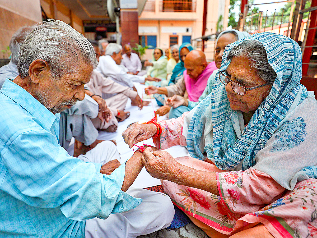 raksha_20bandhan_20celebration_20at_20india-6.jpg 6