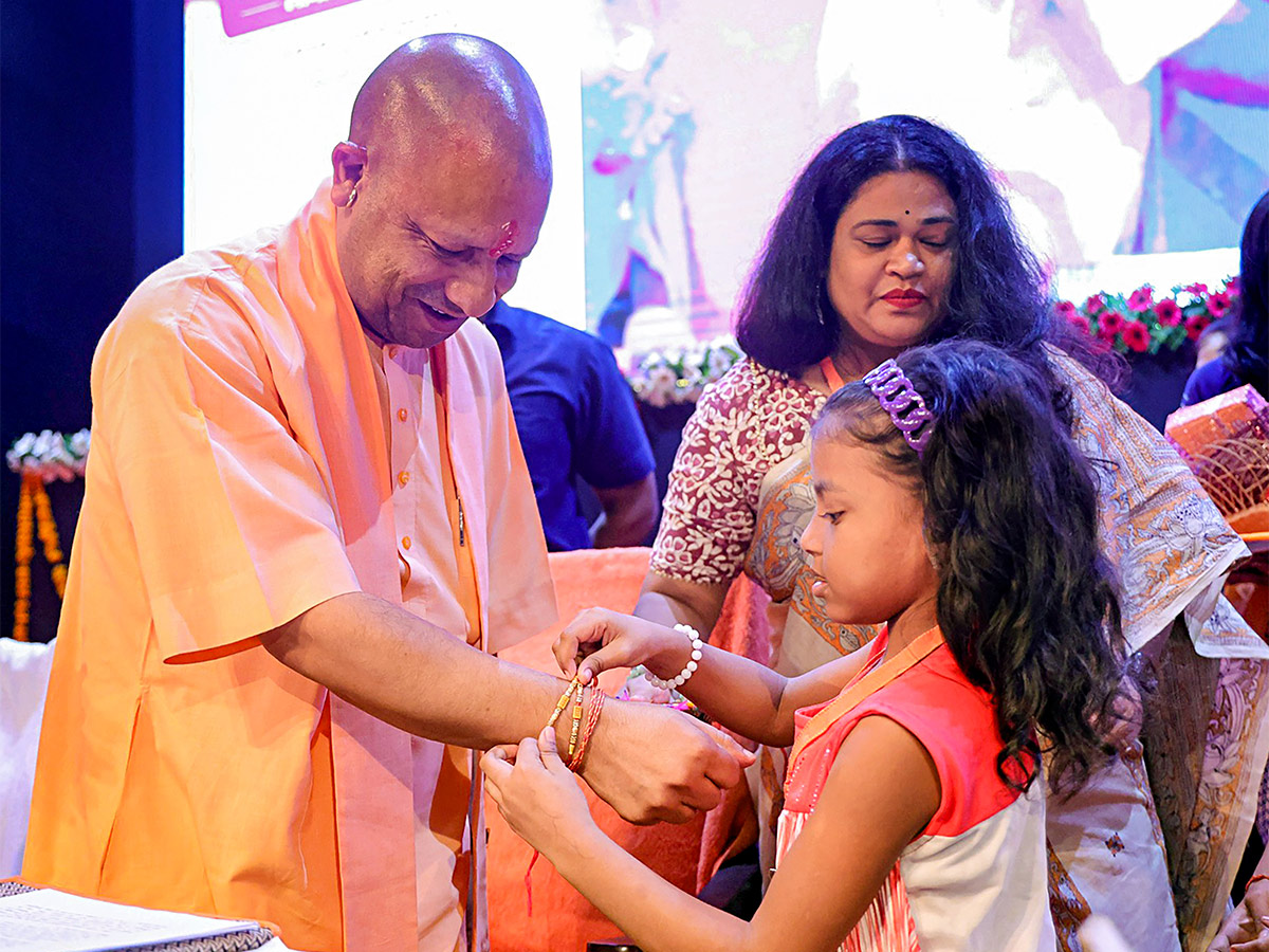 raksha_20bandhan_20celebration_20at_20india-8.jpg 8