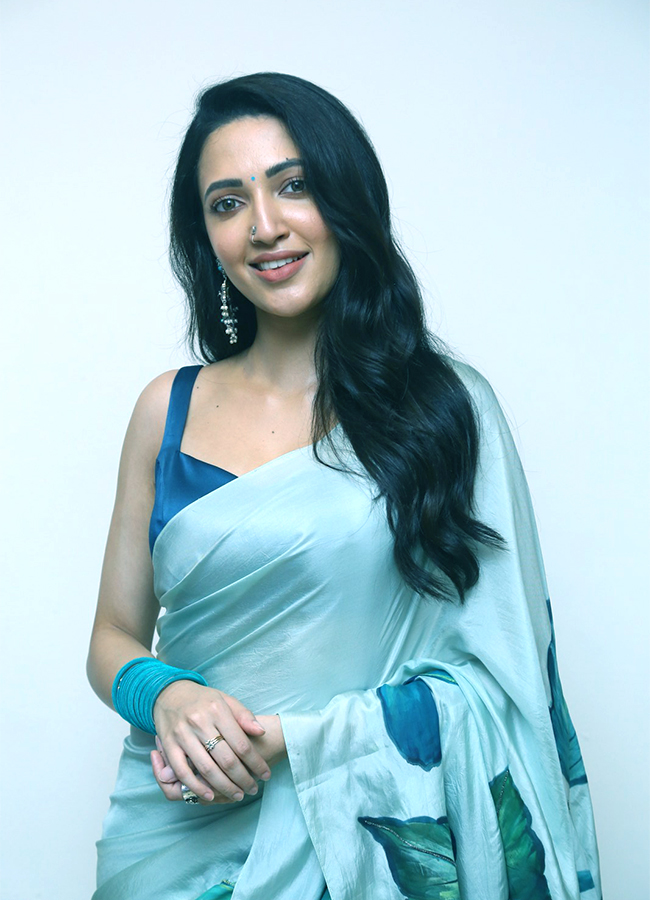 neha_20shetty_20latest_20pics-11.jpg 10