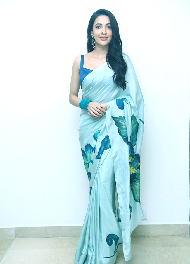 neha_20shetty_20latest_20pics-12.jpg 11
