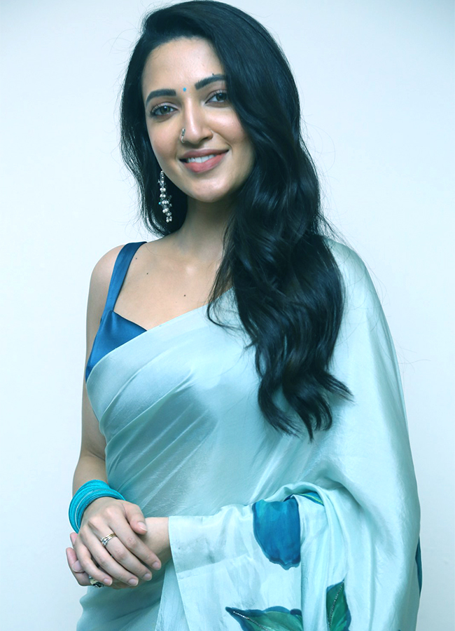 neha_20shetty_20latest_20pics-13.jpg 12