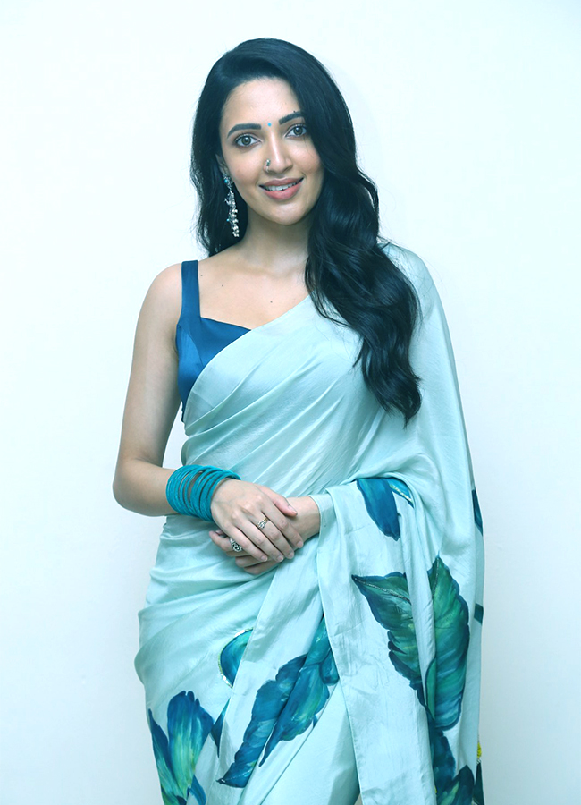 neha_20shetty_20latest_20pics-18.jpg 16