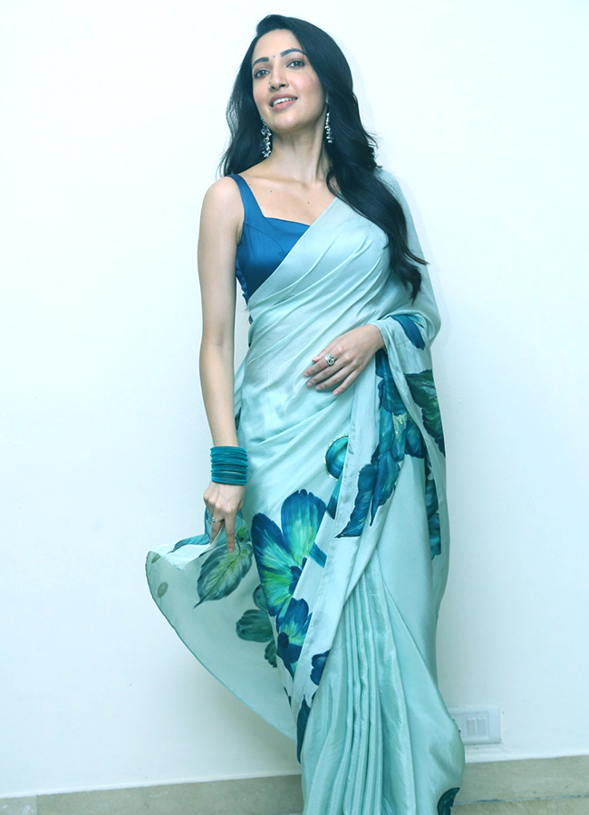 neha_20shetty_20latest_20pics-19.jpg 17