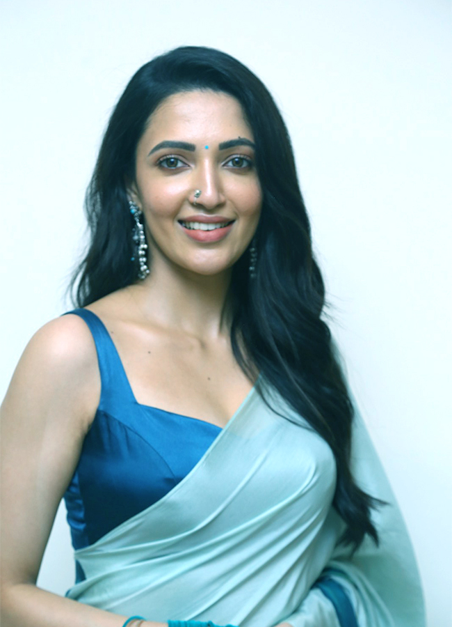 neha_20shetty_20latest_20pics-4.jpg 4