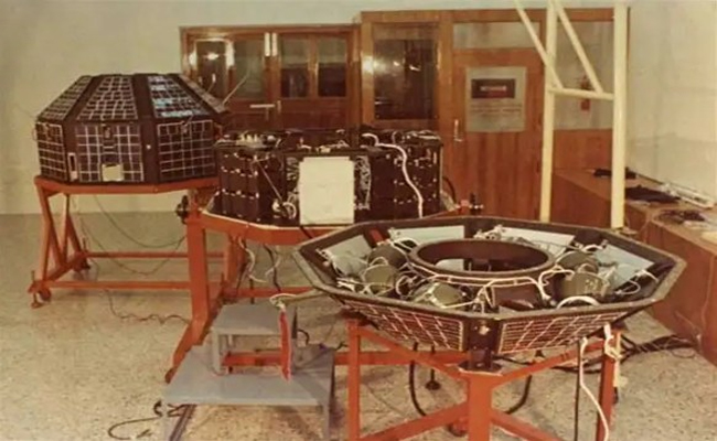 Aryabhata-1975-01.jpg 1
