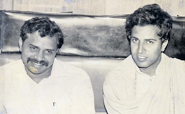 Vundavalli-Arun-Kumar-with-.jpg