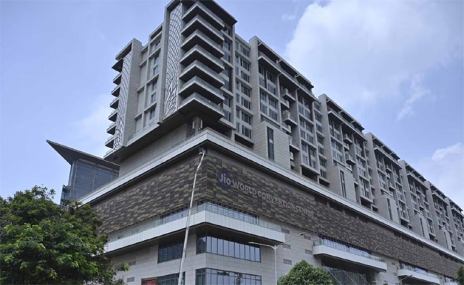 rs-40-50-lakhs-jio-world-plaza-rent-for-month.jpg