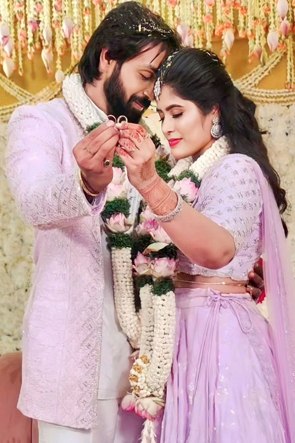Bigg_20Boss_20Manus_20engagement_20PHotos_16.jpg 8